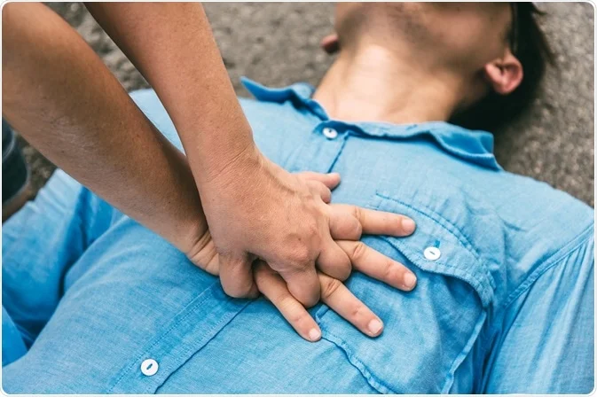 심폐소생술(CPR) 시행방법 – 가슴압박과 인공호흡 방법