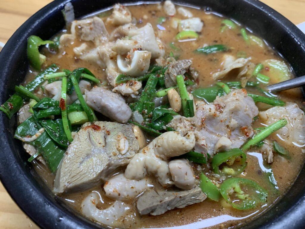 푸짐한 돼지국밥 고기