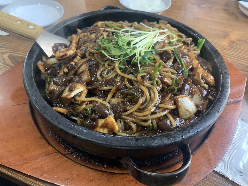 돌판해물짜장