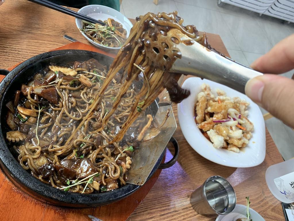 돌판 해물 짜장