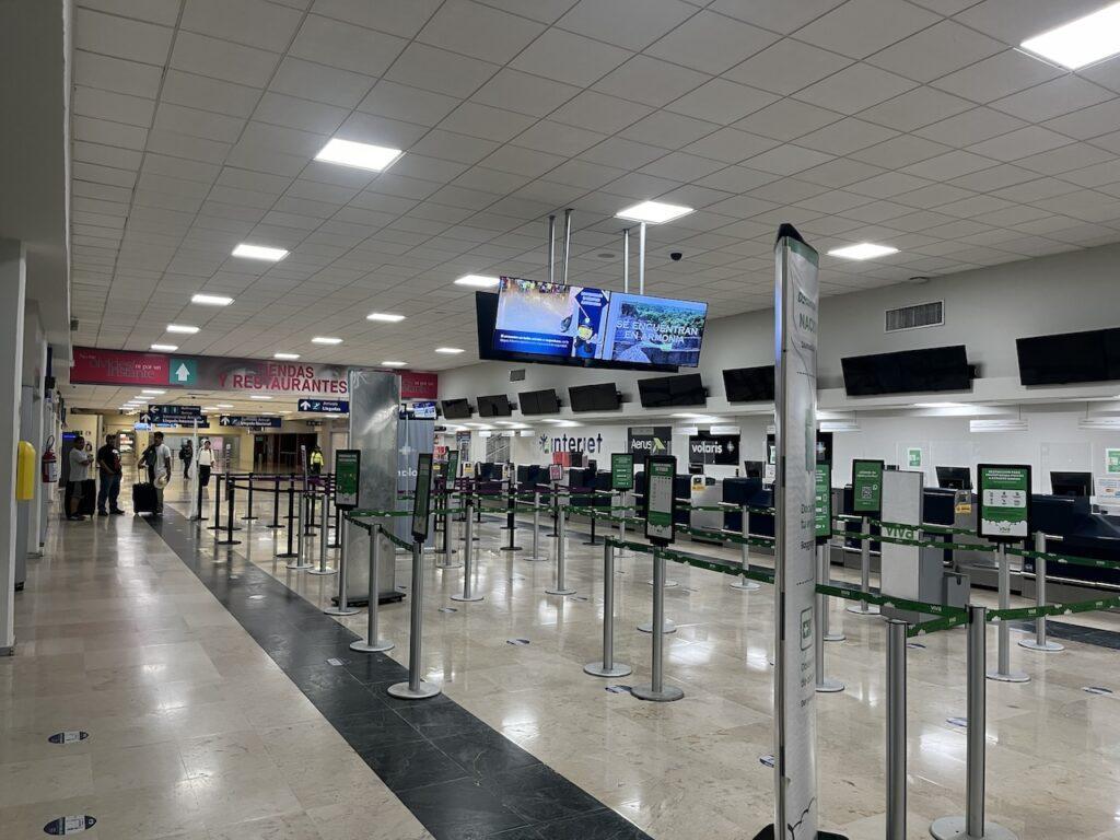 타바스코 공항 출국장
