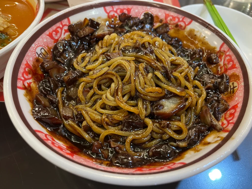 수원 팔달문 짜장면 최고 맛집, 영화루에서 맛보는 진한 중국요리 관련 사진 및 안내